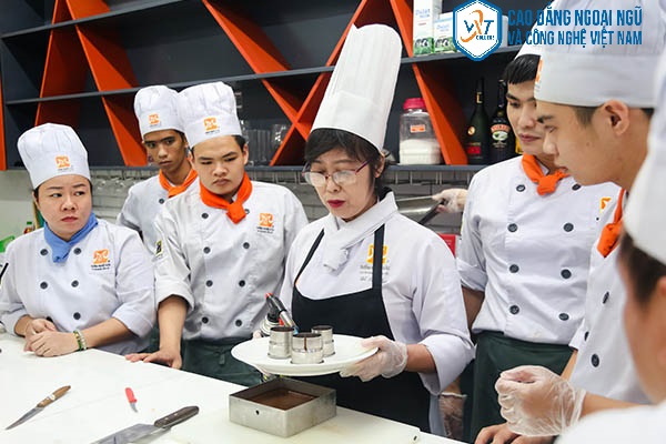 Trường dạy nấu ăn Á- Âu